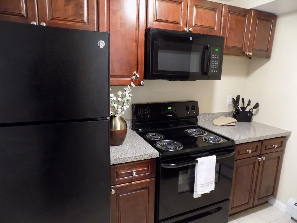 Colonial Townhouse Apartments - Photo 2 of 19