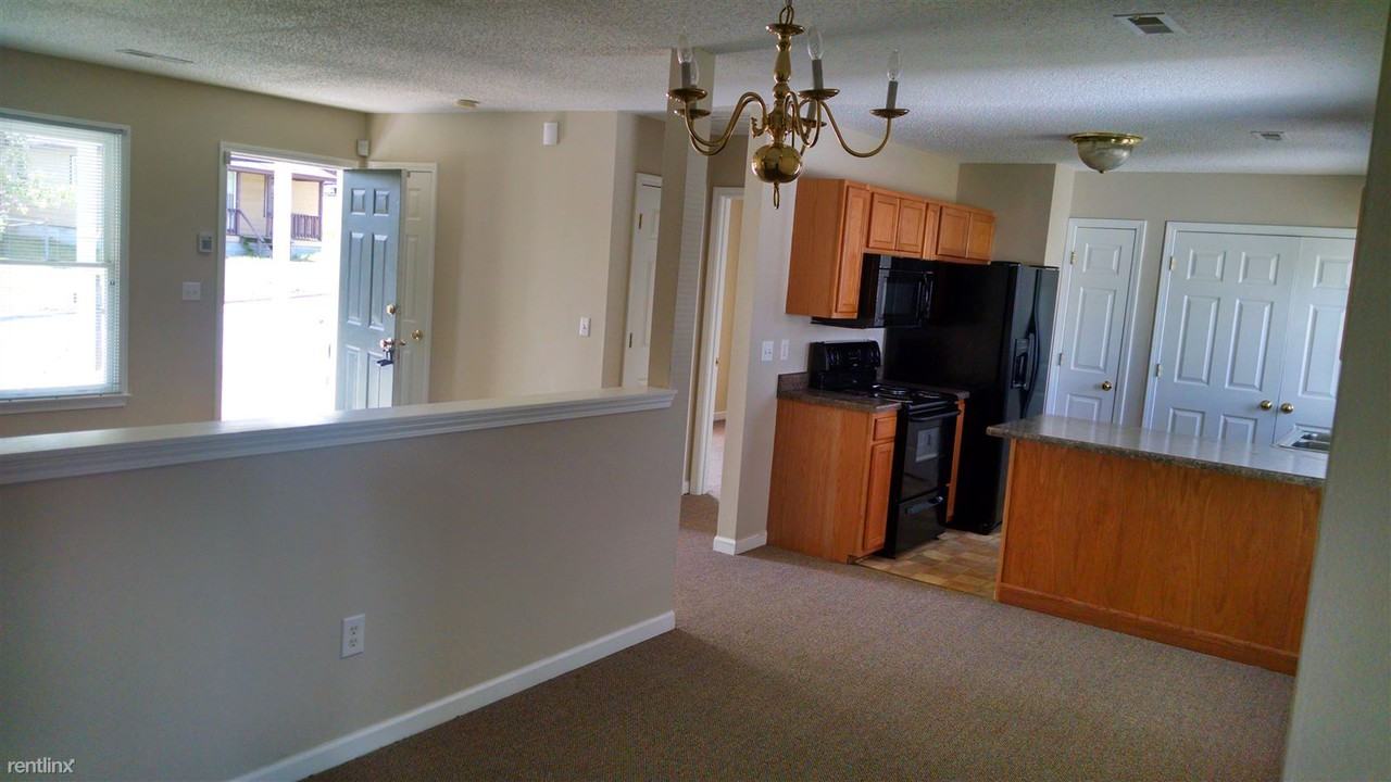 1127 W 13th St - Photo 3 of 9