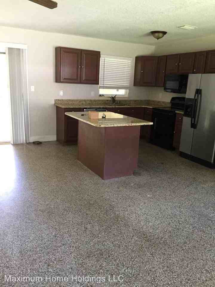 2310 W Broad St - Photo 2 of 12