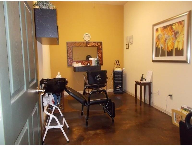 Woodside Manor - Photo 3 of 8