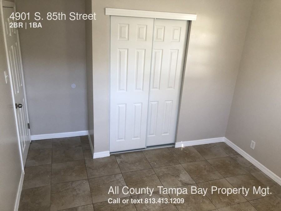 4901 S 85th St - Photo 3 of 7