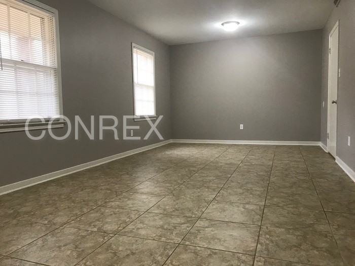 1343 Springdale Dr - Photo 3 of 11