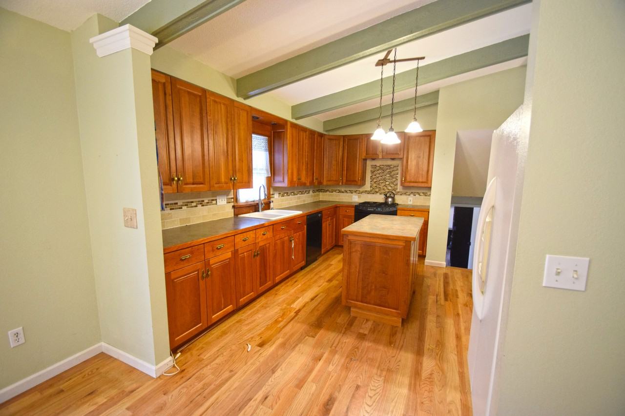 1104 E Pitkin St - Photo 2 of 15