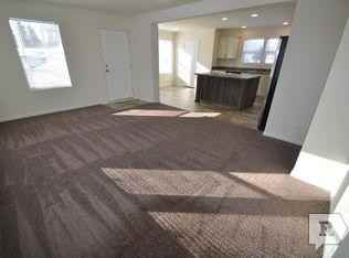 17 Swan Dr - Photo 3 of 6