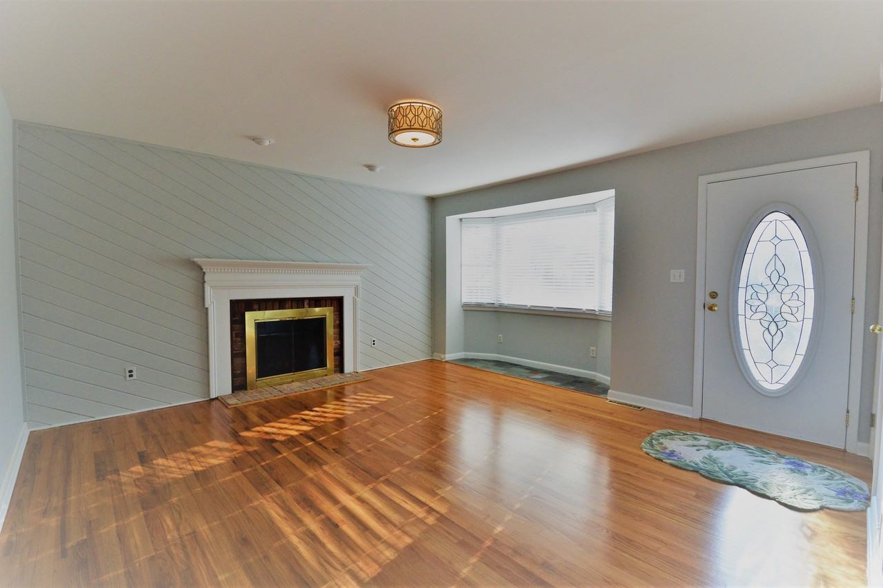 113 Bingham Ave - Photo 2 of 19