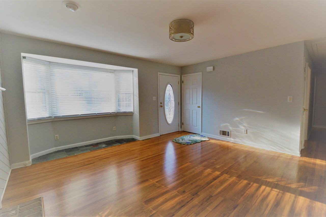 113 Bingham Ave - Photo 3 of 19