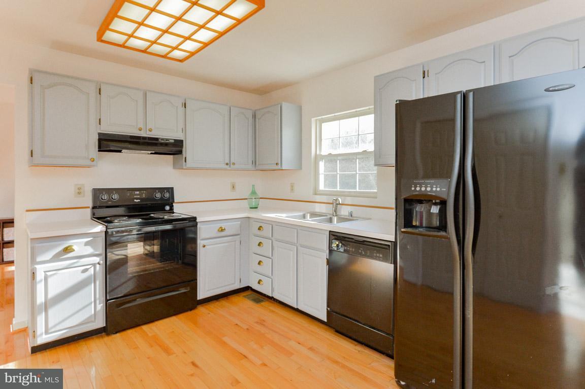 6055 Locust Rd - Photo 3 of 14