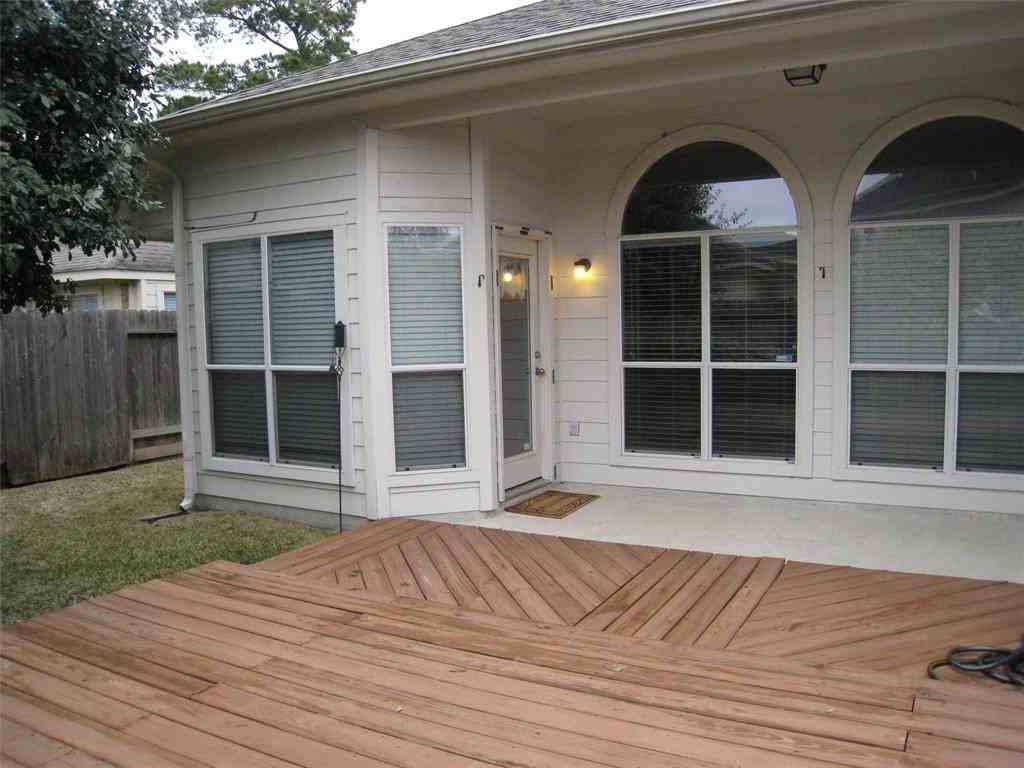 11915 Lois Ln Dr - Photo 2 of 6