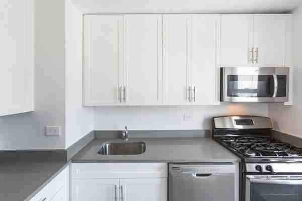 Kings and Queens Apartments - Tulane - Photo 2 of 16