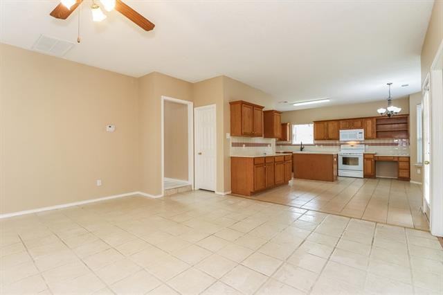 4703 Park Bend Dr - Photo 3 of 15