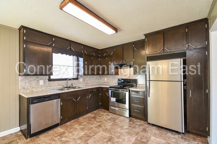 2925 Wood Dr NE - Photo 3 of 9