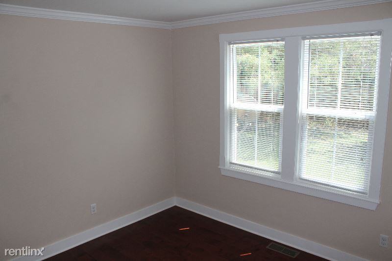 206 August St - Photo 3 of 6