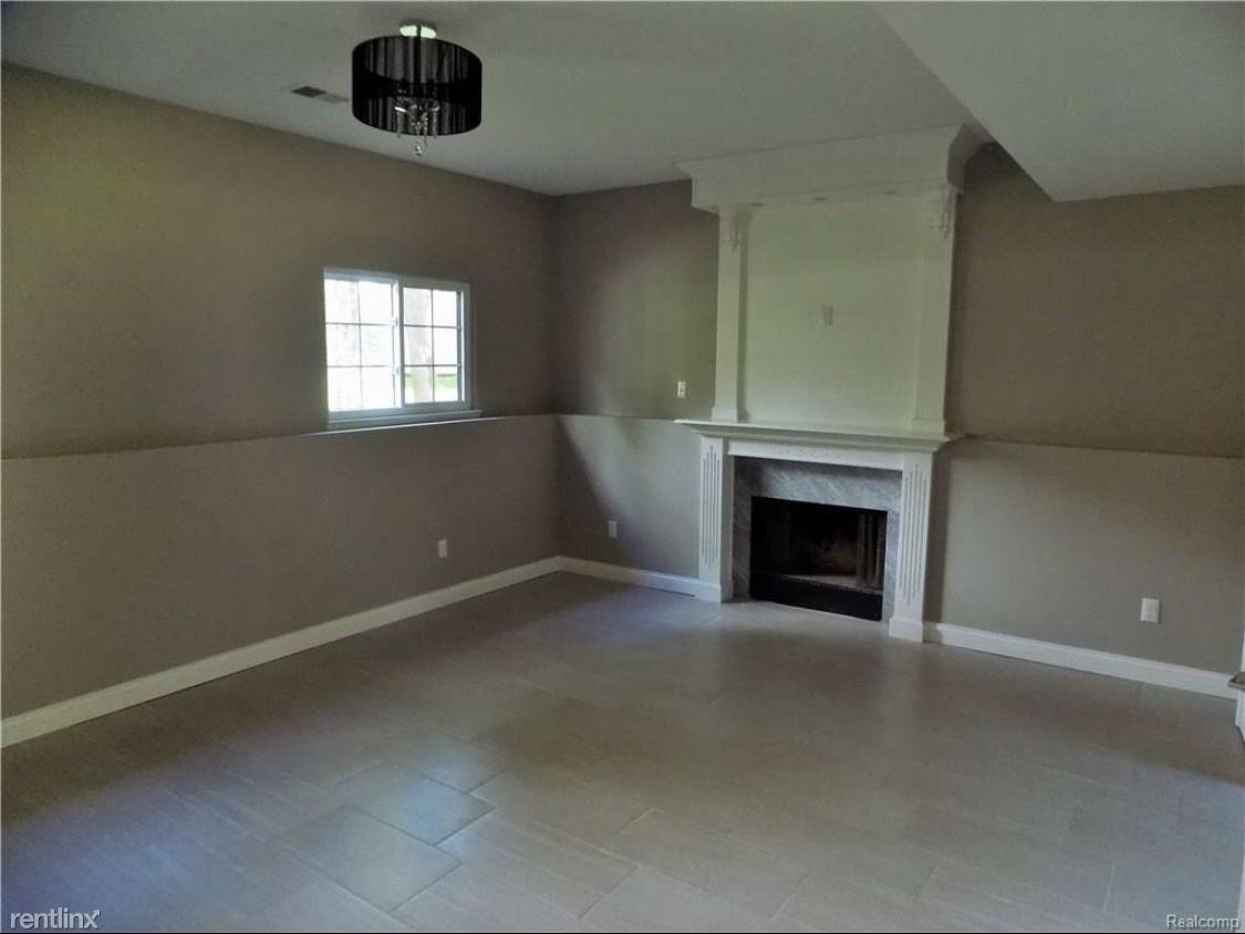 4525 Clintonville Rd - Photo 3 of 17