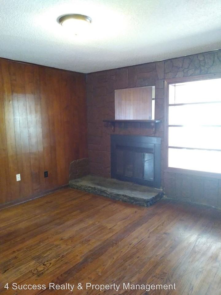 3484 Naylor Dr - Photo 3 of 7