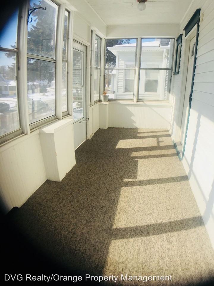 706 Hickory St - Photo 3 of 21