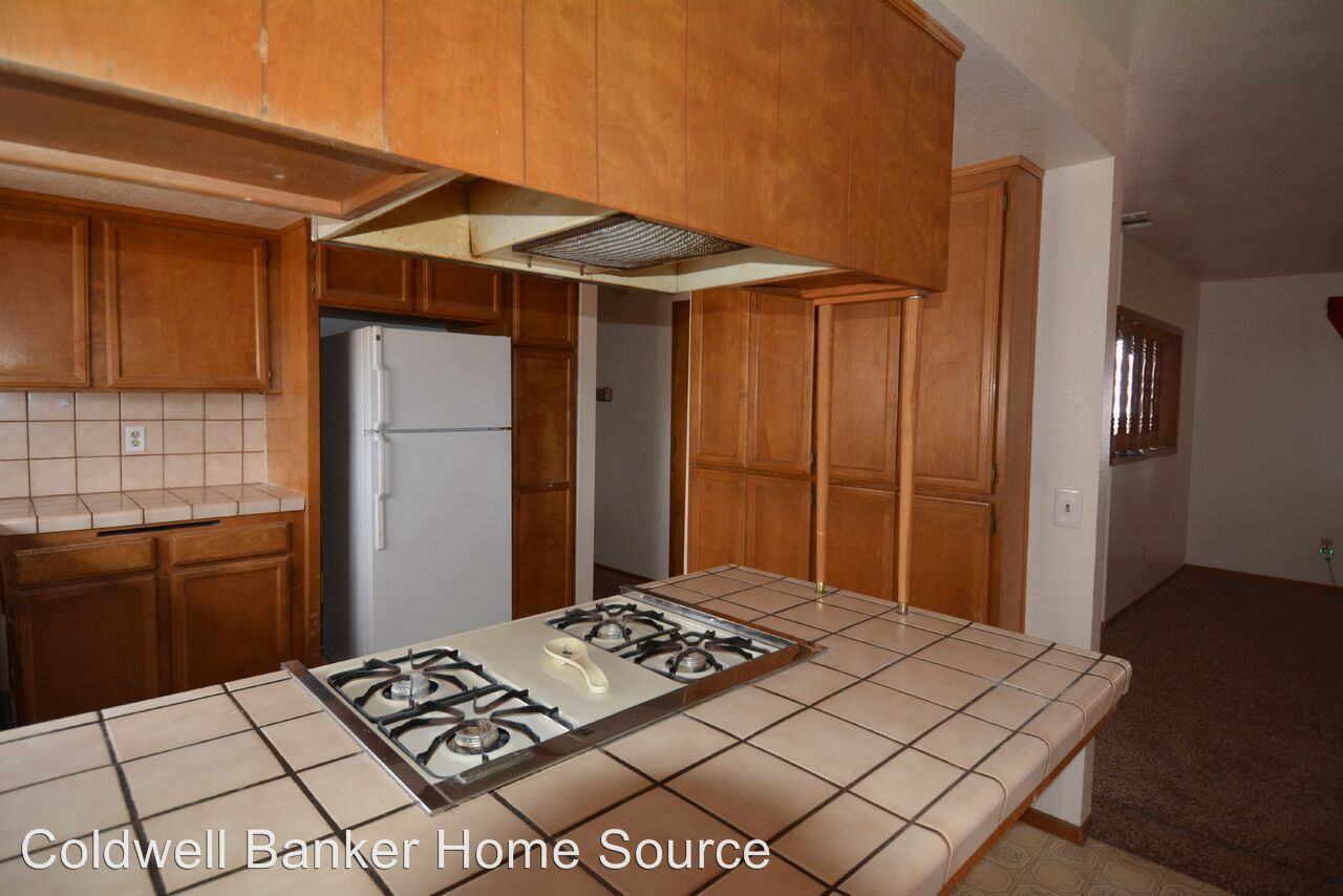 5737 Sunnyslope Rd - Photo 3 of 12