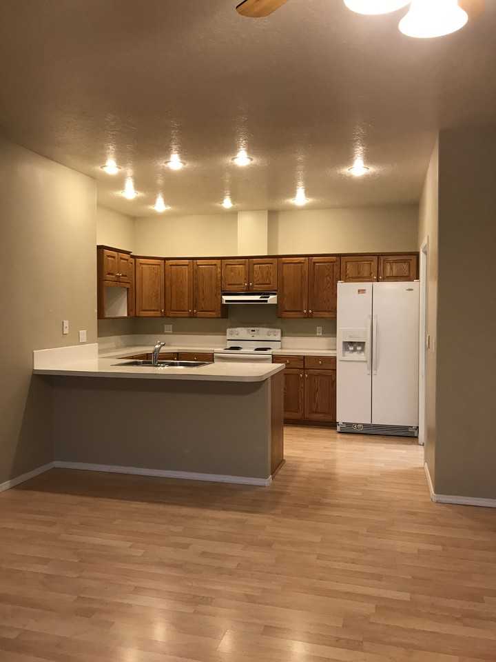 238 Crestview Drive - Photo 3 of 18