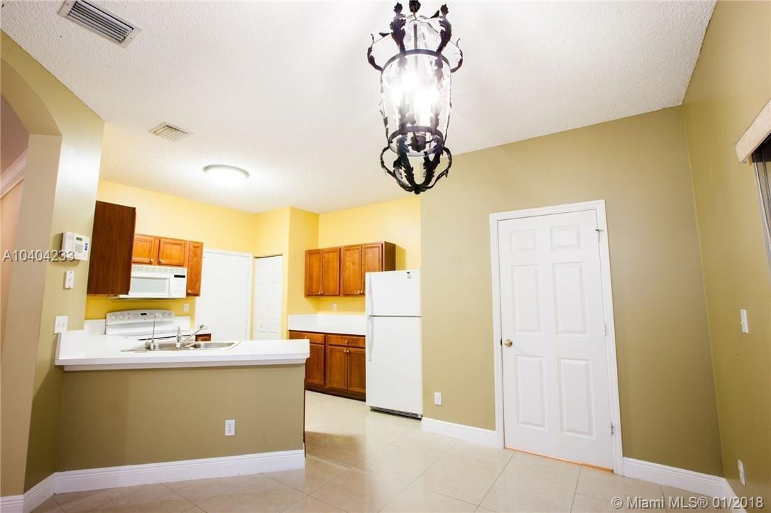 1840 Southwest 102nd Terrace - Photo 2 of 8