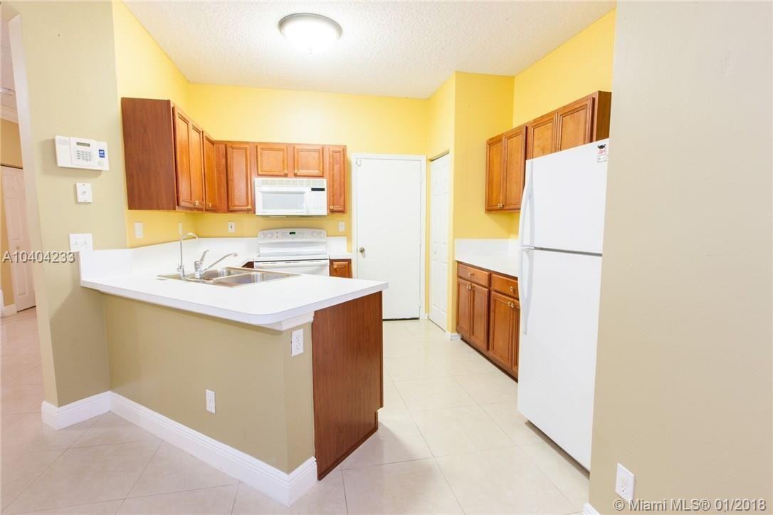 1840 Southwest 102nd Terrace - Photo 3 of 8