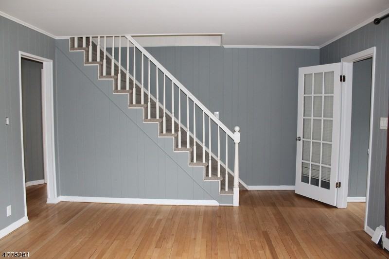 127 Ellis Pkwy - Photo 3 of 10
