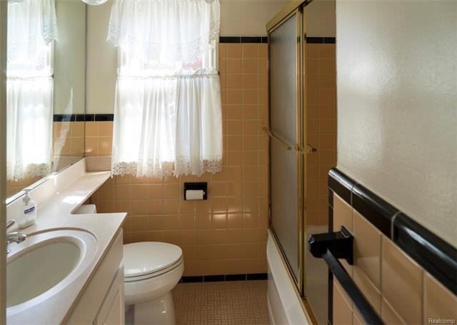 22421 W Outer Dr - Photo 3 of 7