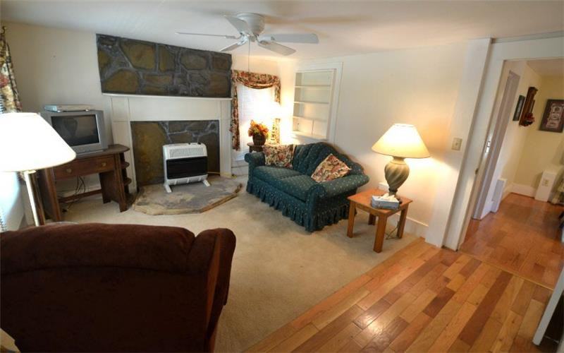 16 Blackberry Ln - Photo 3 of 23