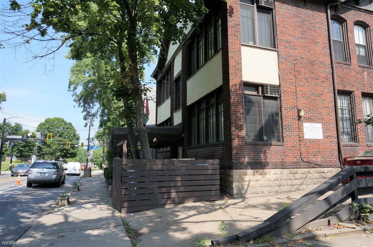 Chalet - Photo 2 of 5