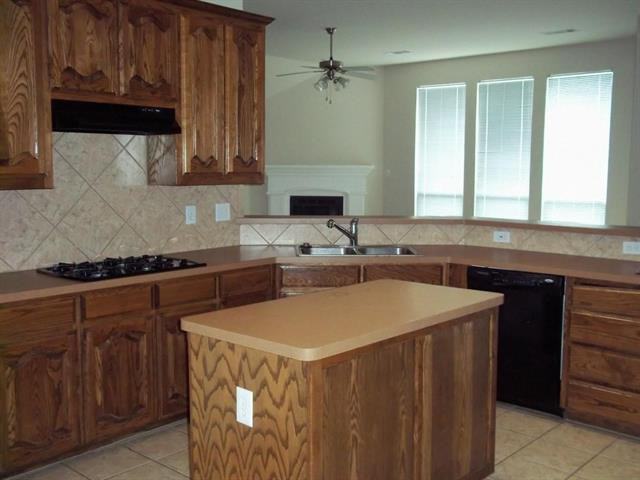 1503 Parkside Dr - Photo 2 of 6