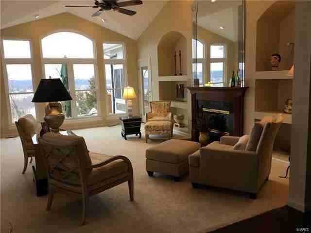 600 Bluffs View Ct - Photo 2 of 4