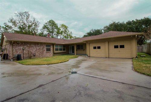 11704 Brighton Ln - Photo 3 of 8