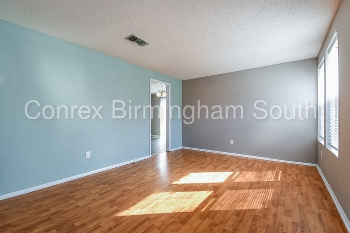 121 Winchester Dr - Photo 2 of 8