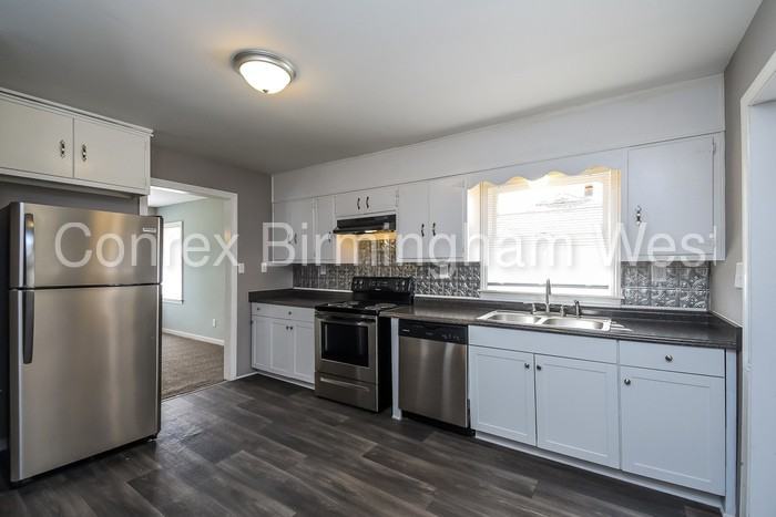 205 Ridgewood Ave - Photo 3 of 8