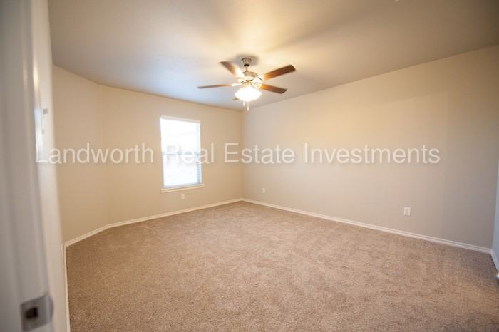 6922 67th St - Photo 2 of 20