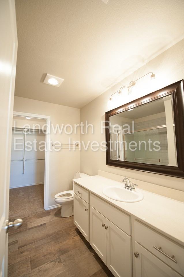 6922 67th St - Photo 3 of 20