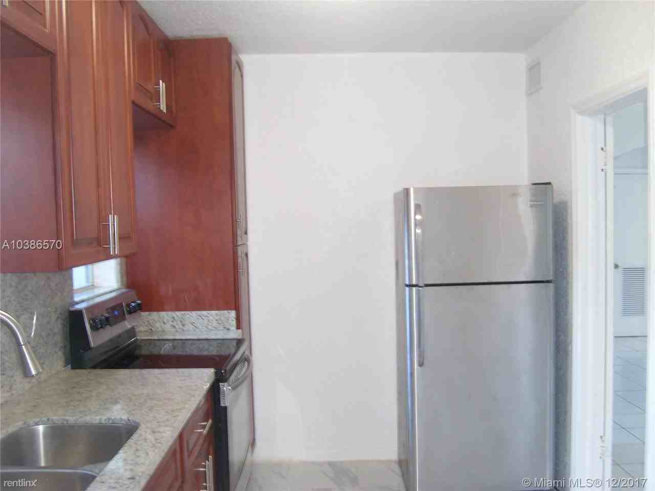 6912 NE 5th Ave - Photo 3 of 11
