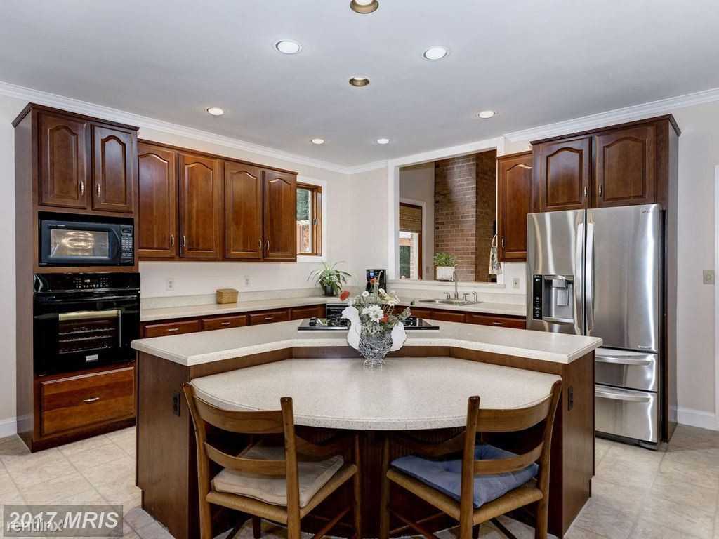 1511 Wild Cranberry Dr - Photo 3 of 10