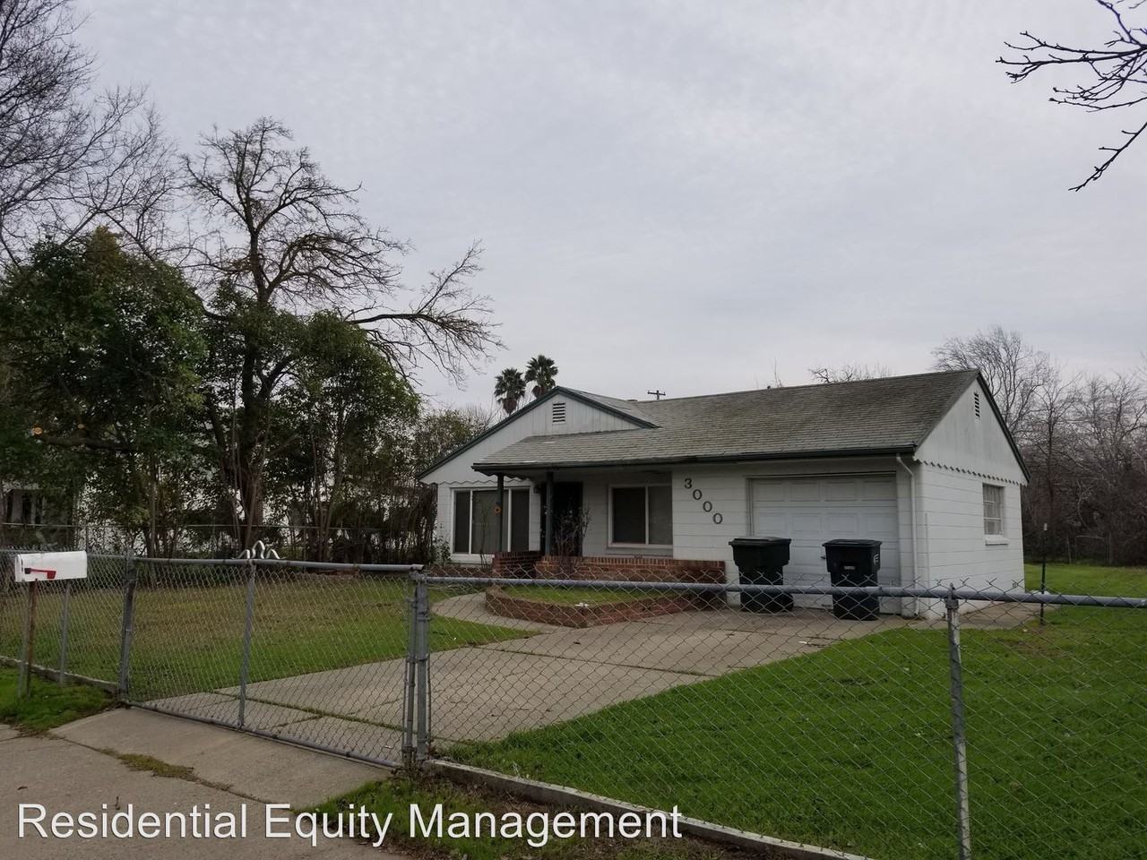 3000 37th Ave - Photo 2 of 7