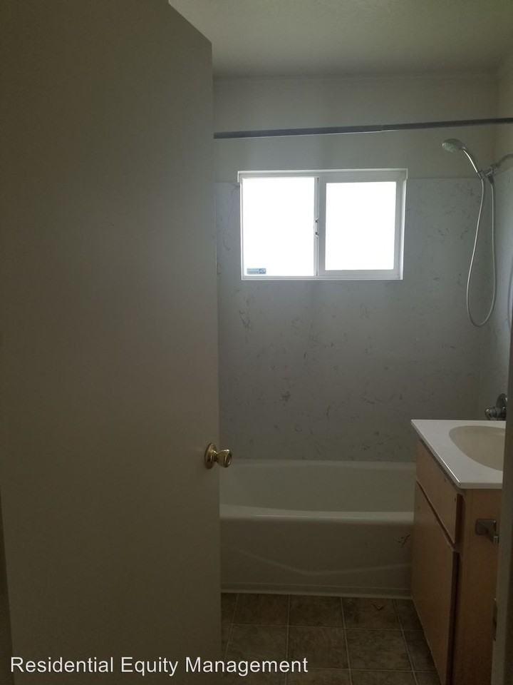 3000 37th Ave - Photo 3 of 7