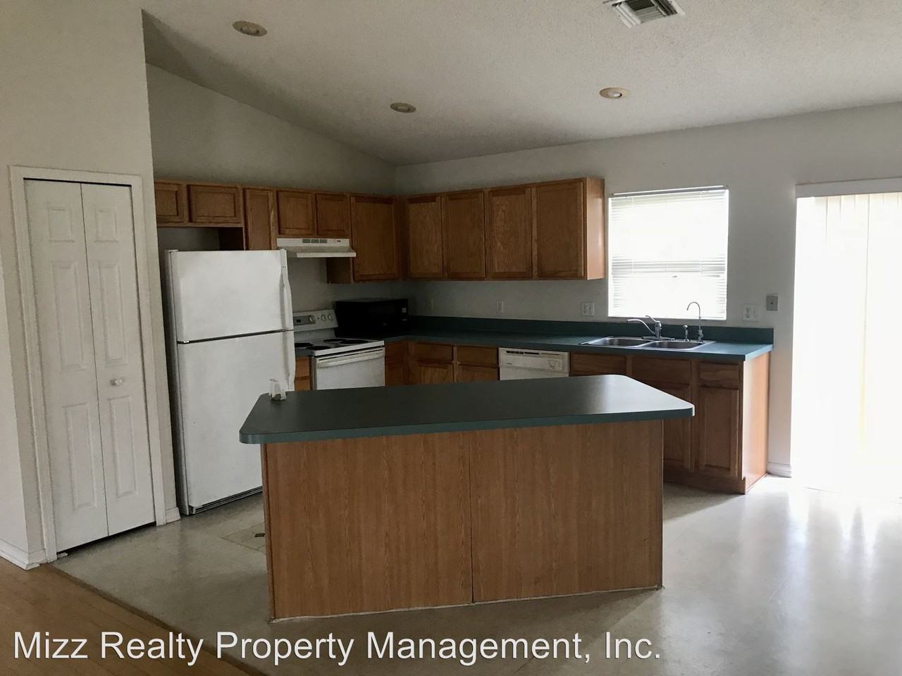 145 Country Lakes Cir - Photo 3 of 11
