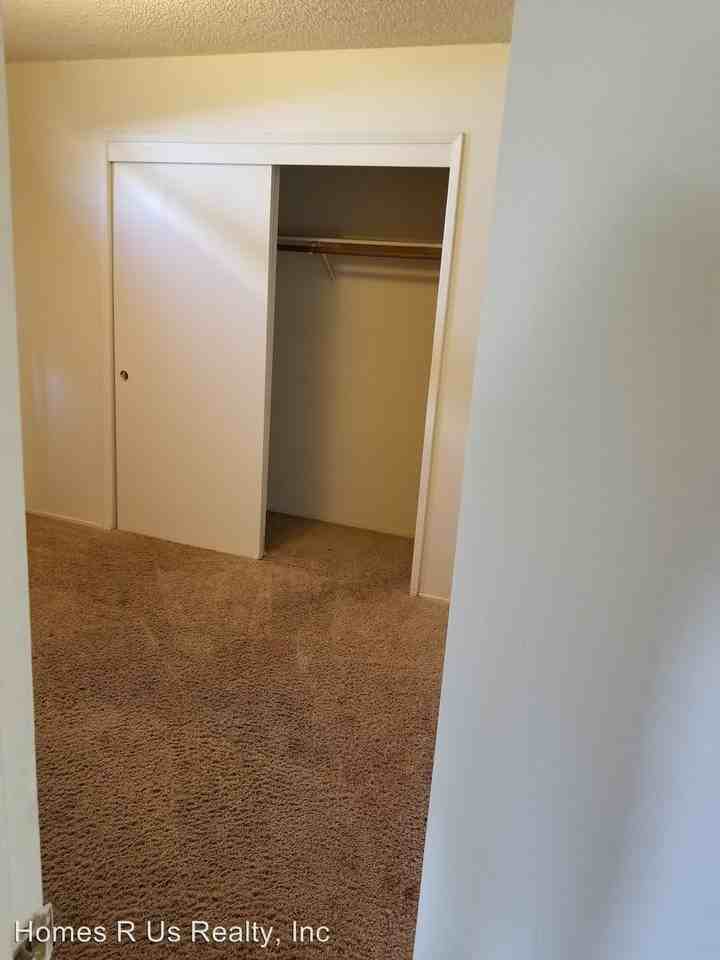 1207 Lewis Ave - Photo 3 of 8