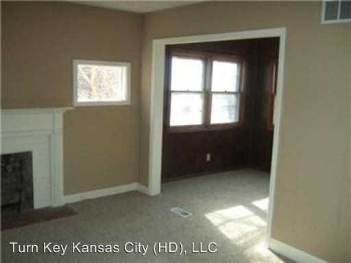 4957 N Chelsea Ave - Photo 3 of 8