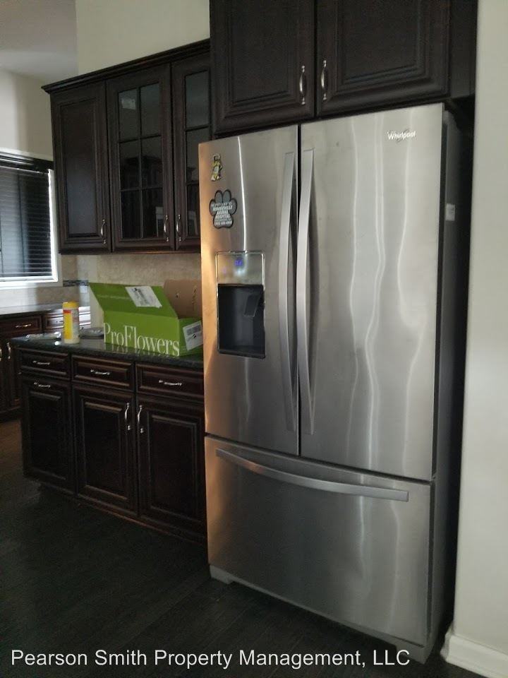 141 Coachman Cir - Photo 3 of 6