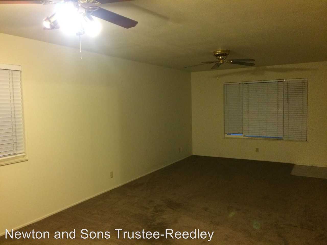 999 S Klein Ave - Photo 2 of 12