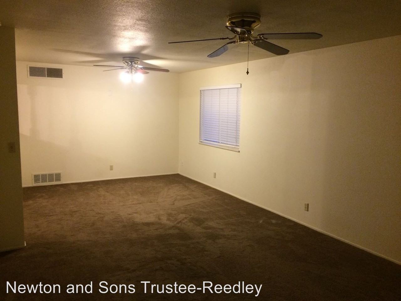 999 S Klein Ave - Photo 3 of 12