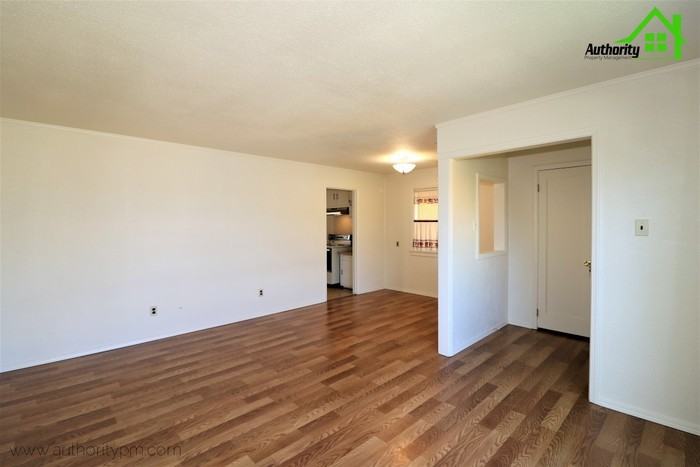 1924 Sequoia St - Photo 3 of 19