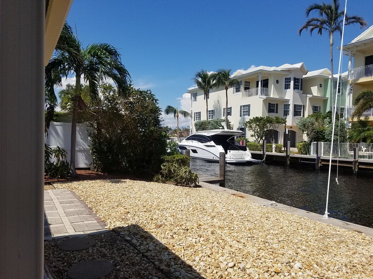 3201 SE 11th St - Photo 3 of 4