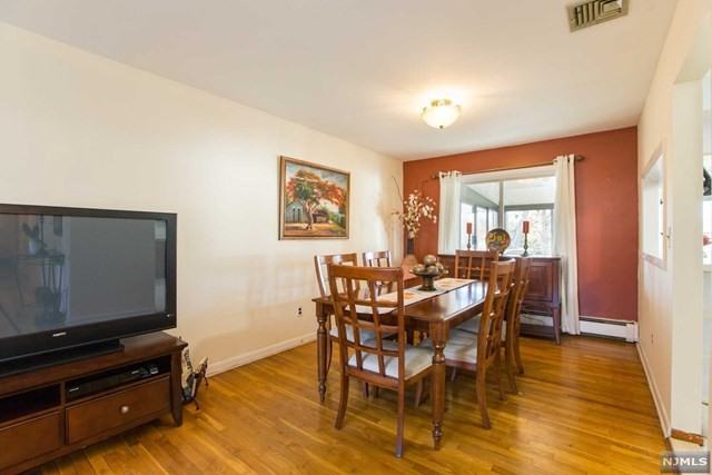 867 Spring Valley Rd - Photo 2 of 15