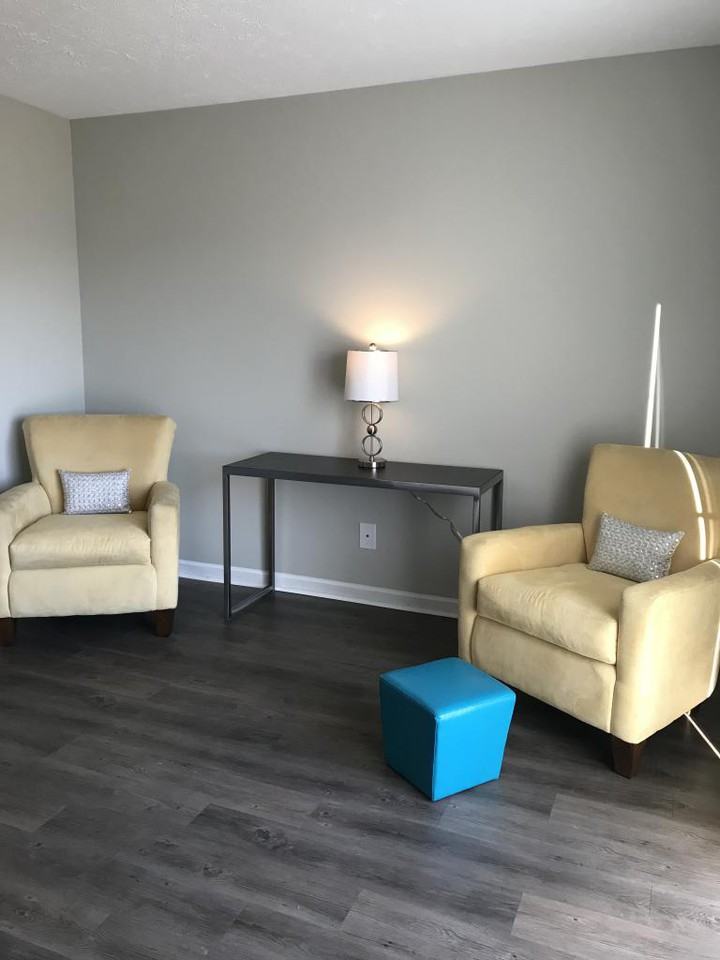 Oakdale Square Apartments - Photo 2 of 19