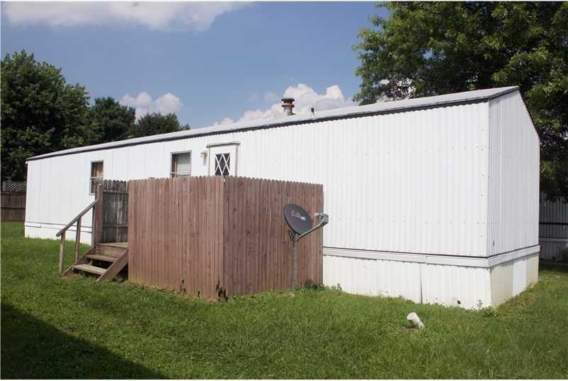 904 New Castle Rd - Photo 2 of 16