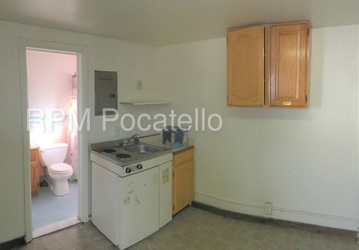 695 S Ash St #4 - Photo 3 of 4